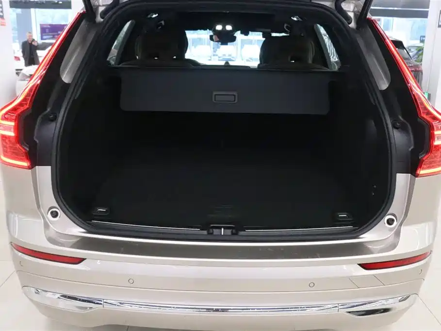 VOLVO XC60 PLUG IN HYBRID