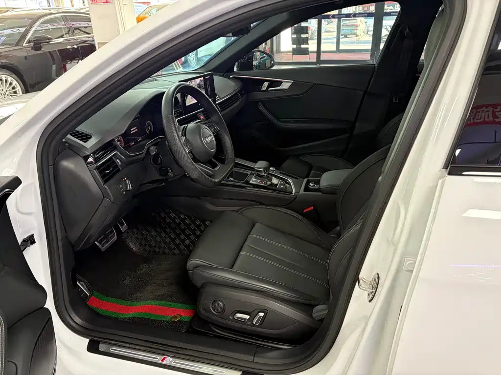 Audi A4L 2024 40 TFSI Luxury