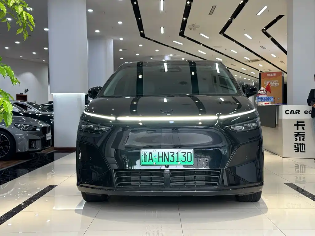 XPeng X9 — миниатюра 2