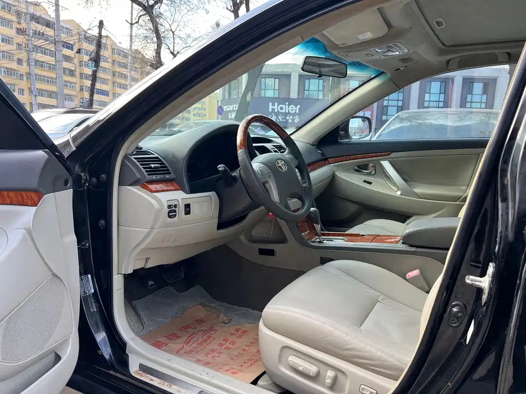 Toyota Camry — миниатюра 7