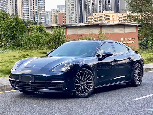 PORSCHE PANAMERA 2020