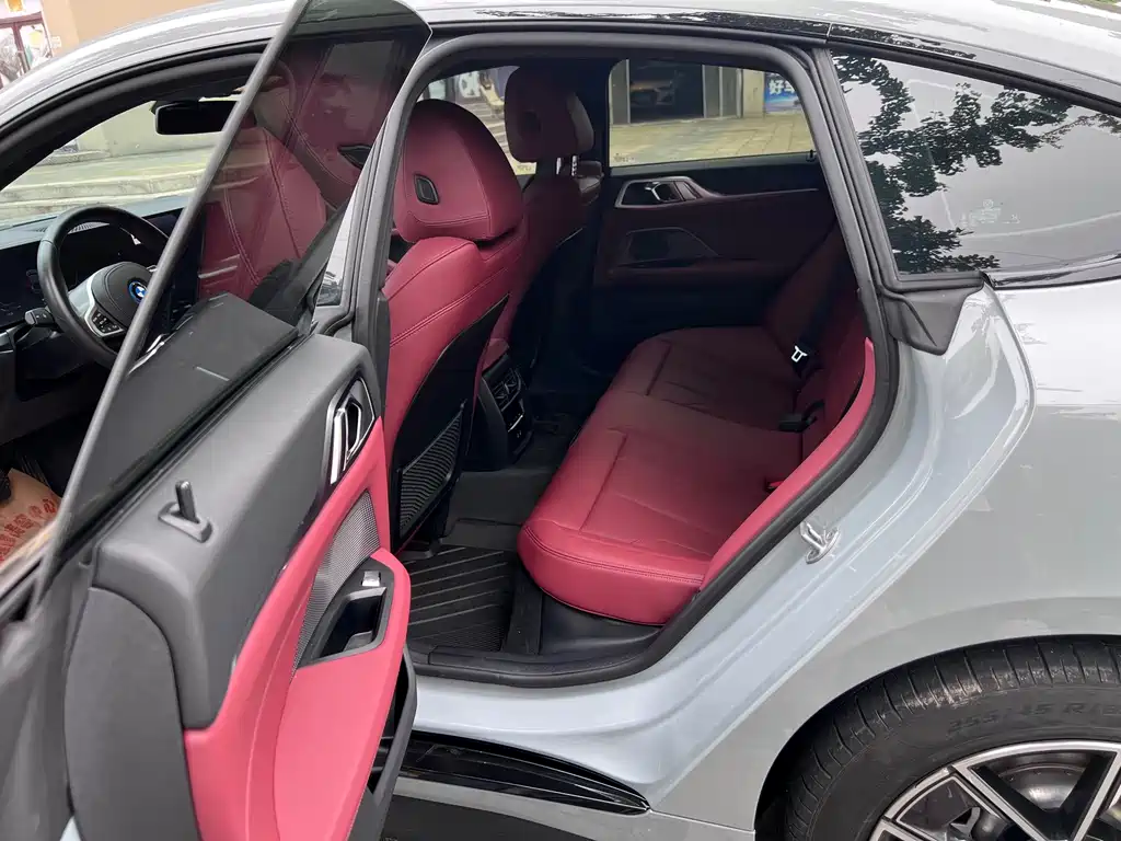 BMW i4 — миниатюра 10