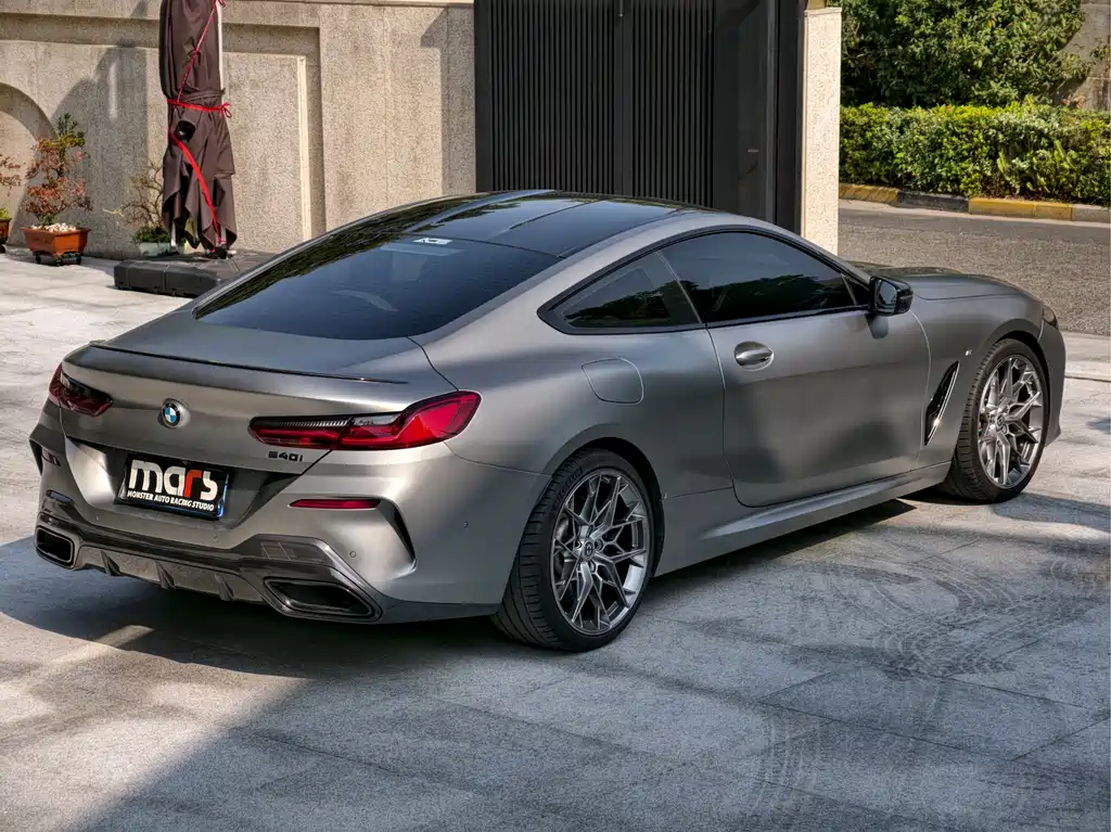 BMW 8 SERIES