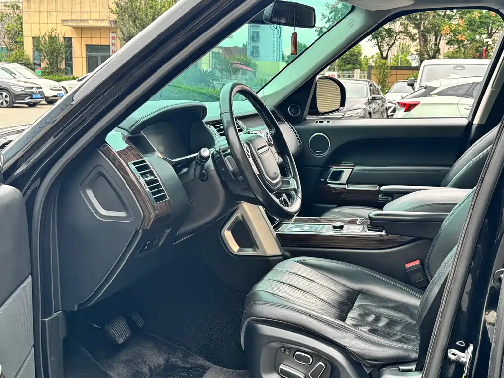 Land Rover Range Rover — миниатюра 7
