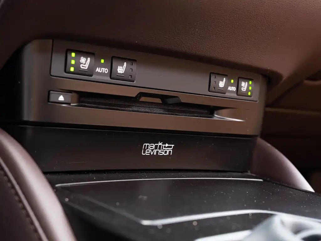 Lexus ES — миниатюра 17