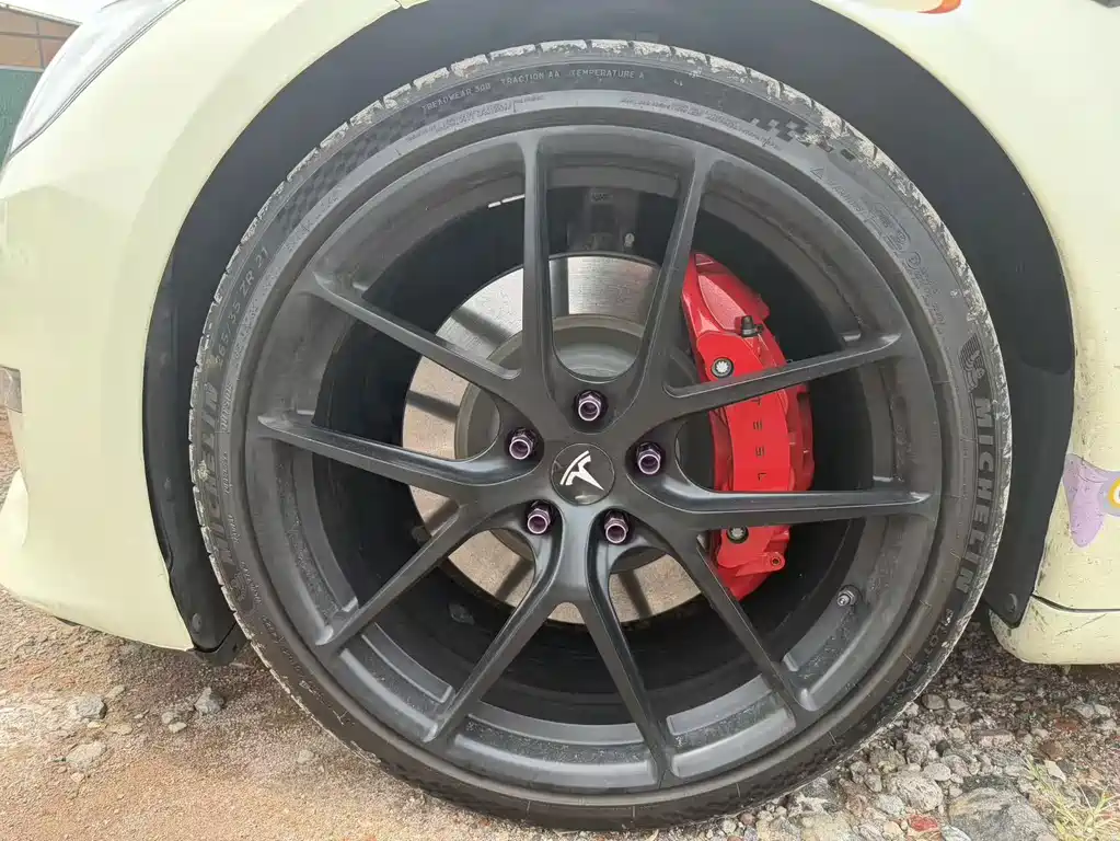 Tesla Model S — миниатюра 9