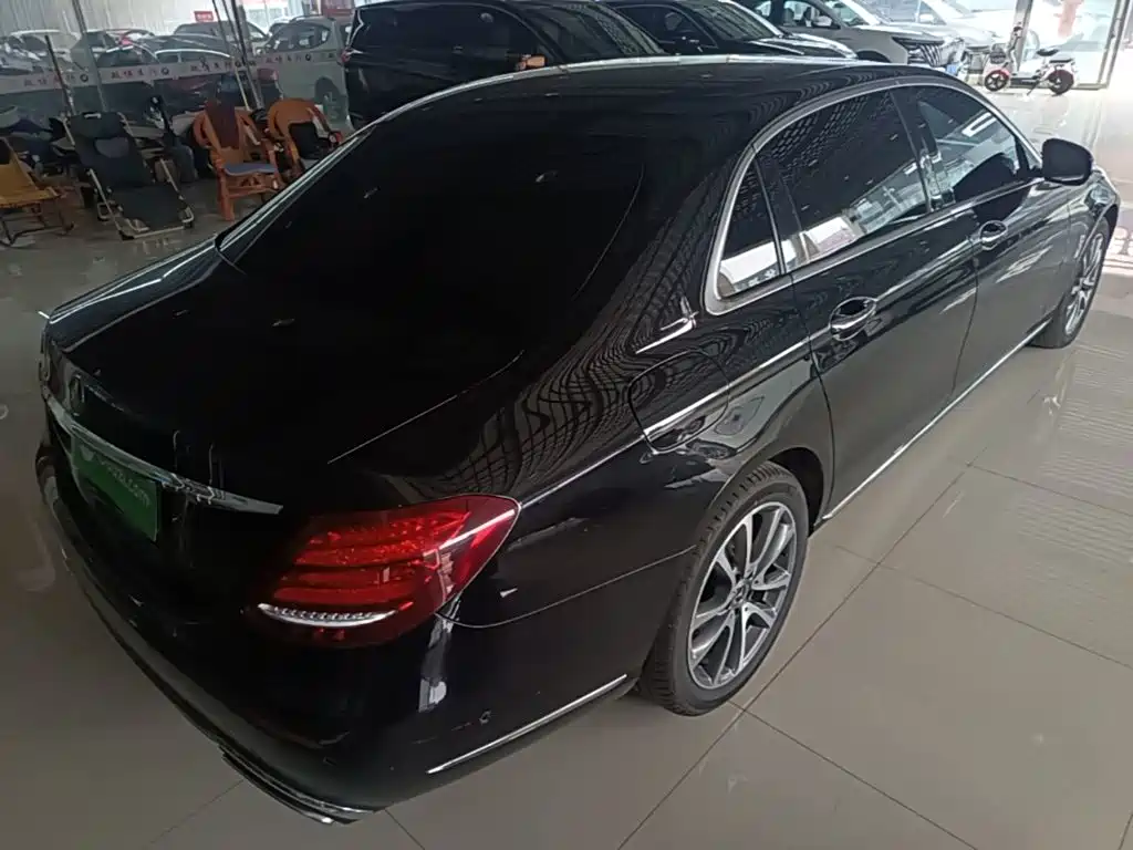 Mercedes-Benz E-Class — миниатюра 7