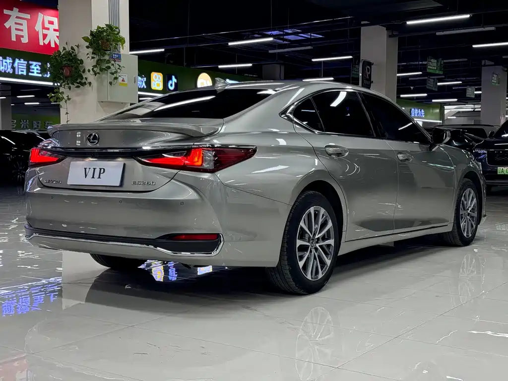 Lexus ES — миниатюра 7