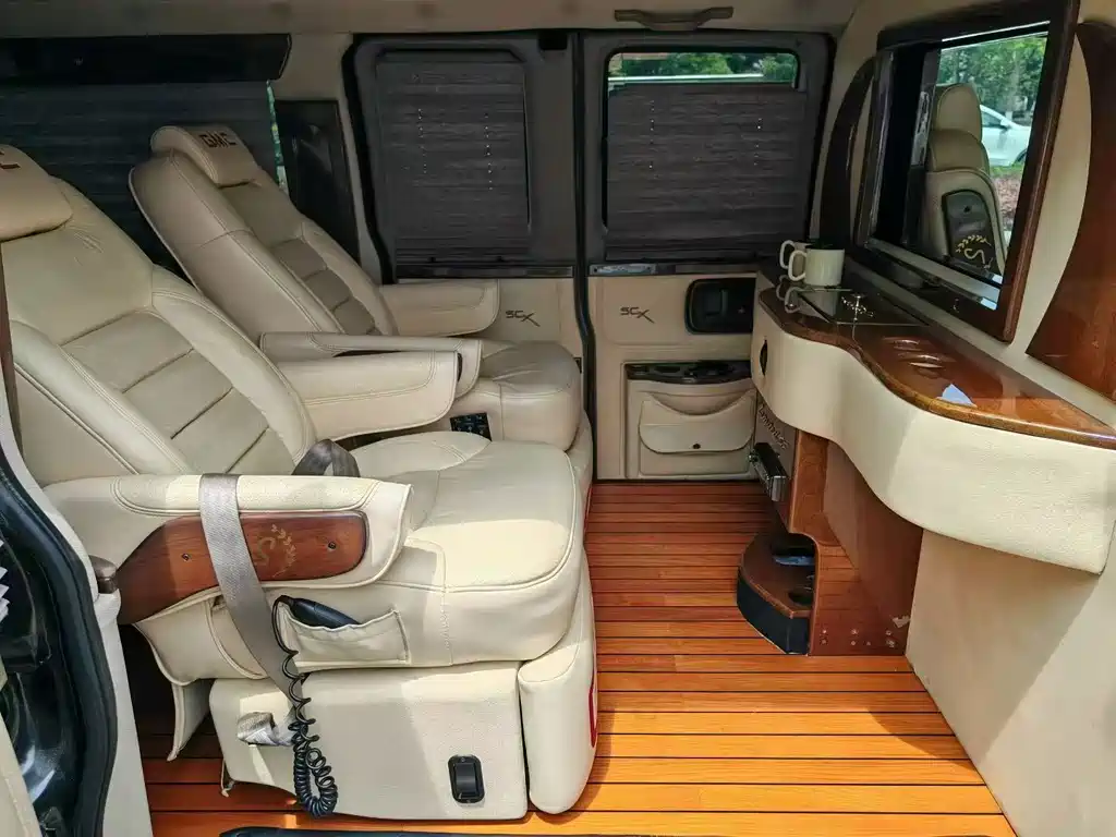 GMC Savana 2011 5.3L 7 мест