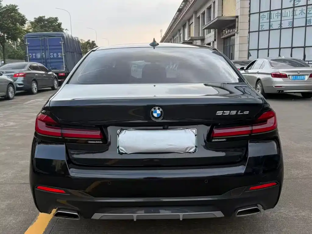 BMW 5 Series New Energy — миниатюра 6