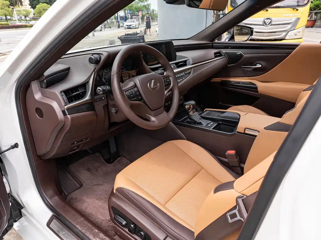 Lexus ES — миниатюра 9