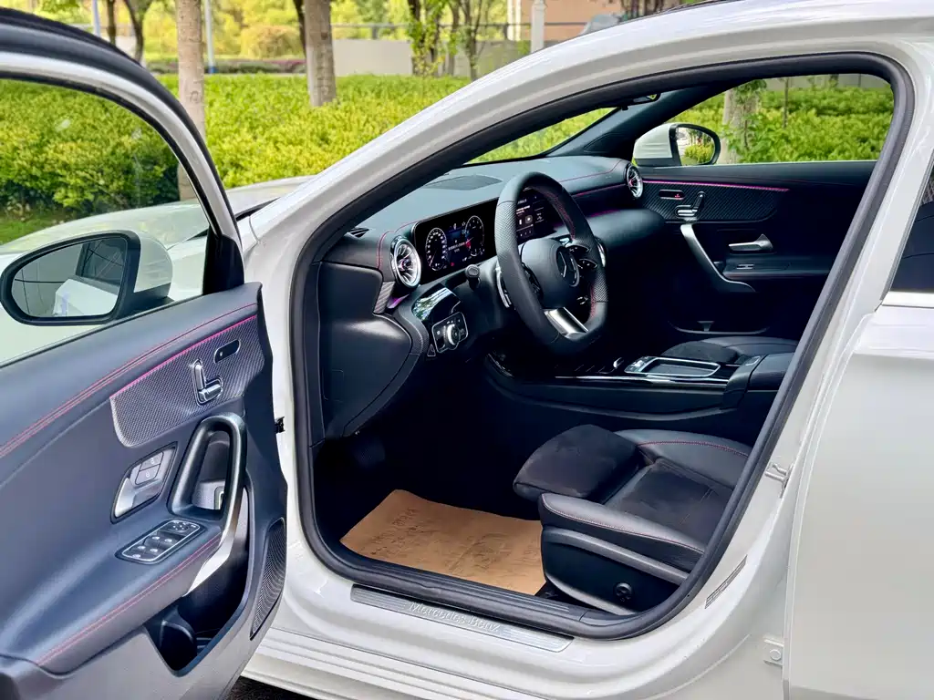 Mercedes-Benz A-Class A 2025 A 200 L Fashion
