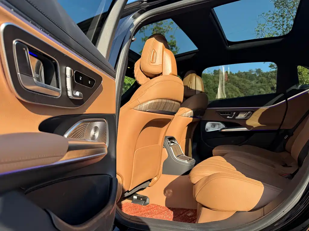 Mercedes-Benz E-Class — миниатюра 10