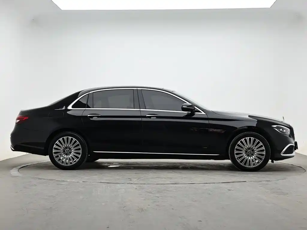 Mercedes-Benz E-Class — миниатюра 5