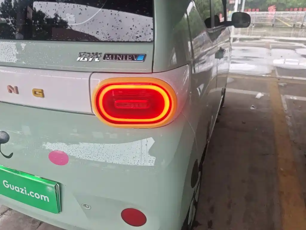 Wuling MINIEV — миниатюра 8