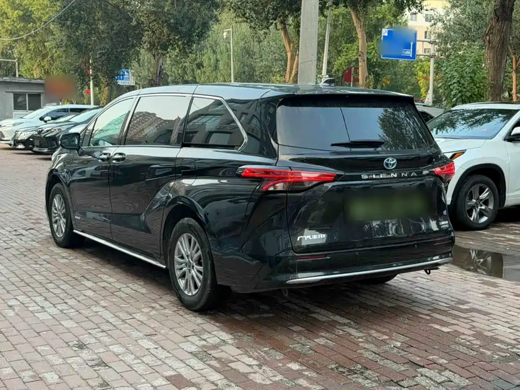 Toyota Sienna — миниатюра 11