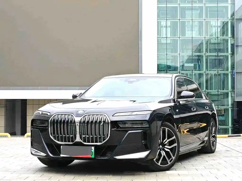 BMW i7