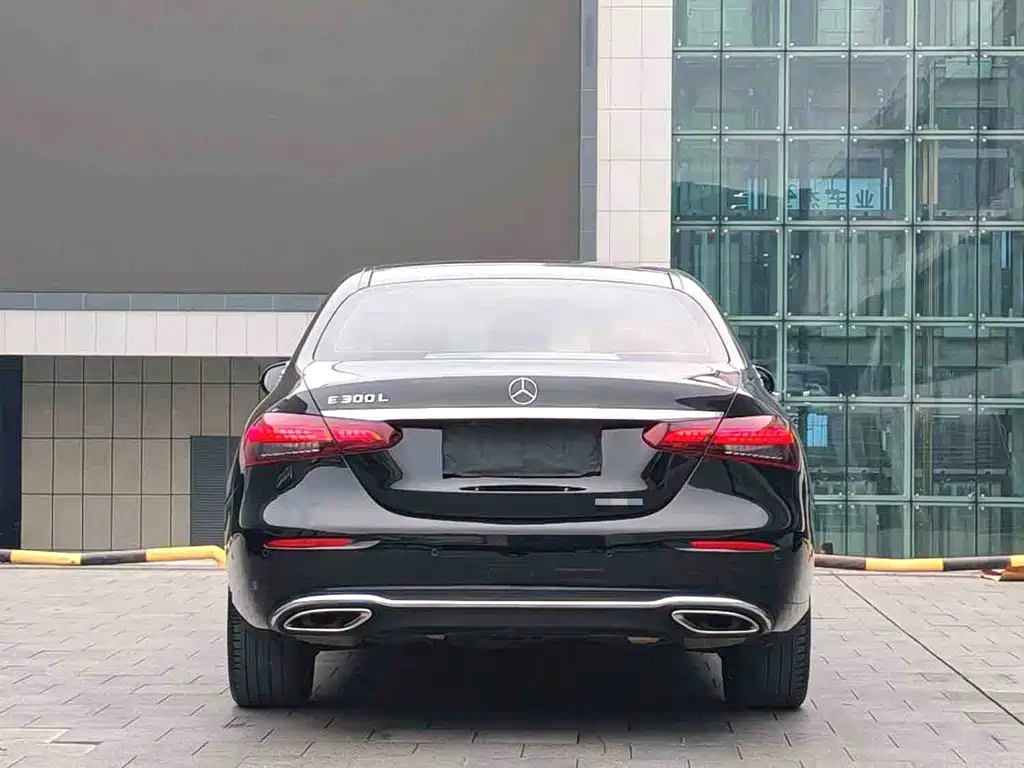 Mercedes-Benz E-Class — миниатюра 11