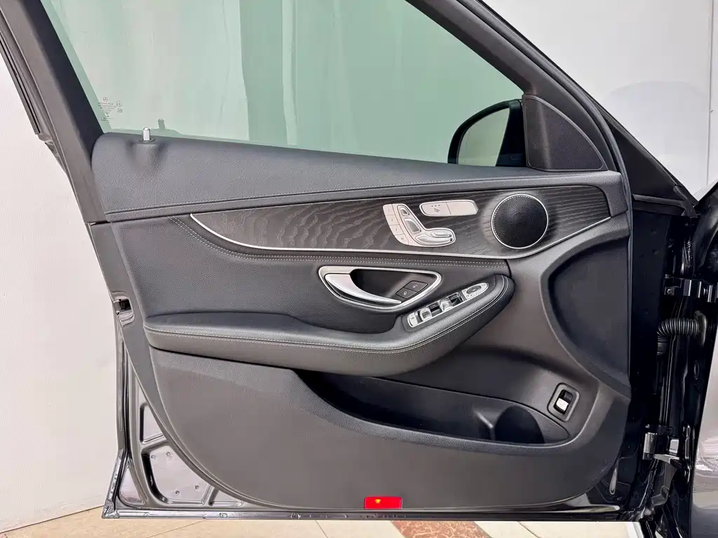 Mercedes-Benz C-Class — миниатюра 7