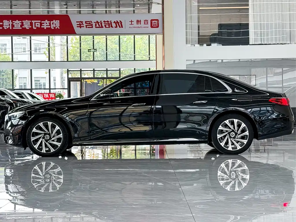 Mercedes-Benz E-Class — миниатюра 5