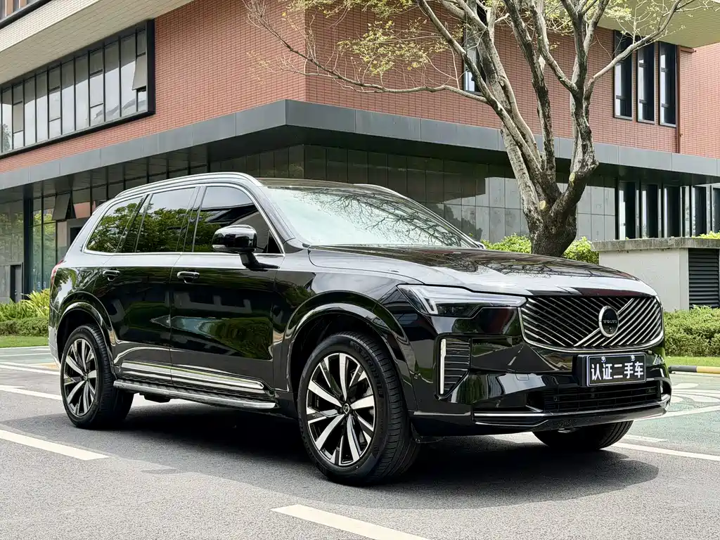 Volvo XC90 2025 B6 Luxury 6 мест