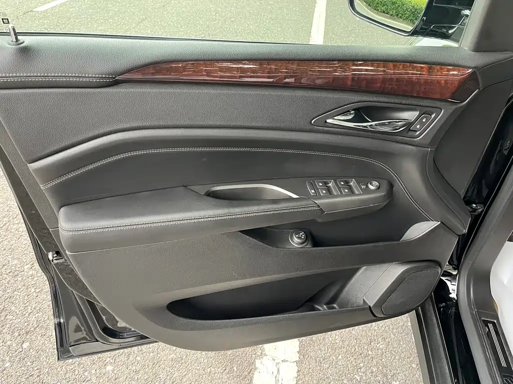 Cadillac SRX — миниатюра 6