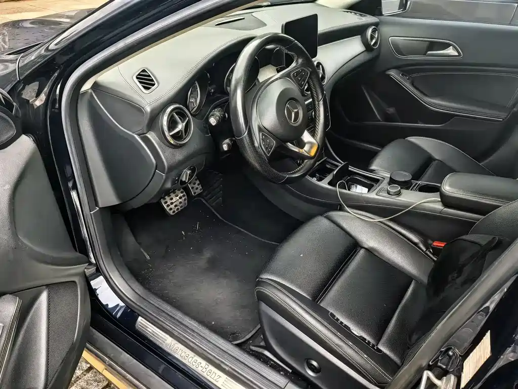 Mercedes-Benz GLA 2017 GLA 200 Fashion