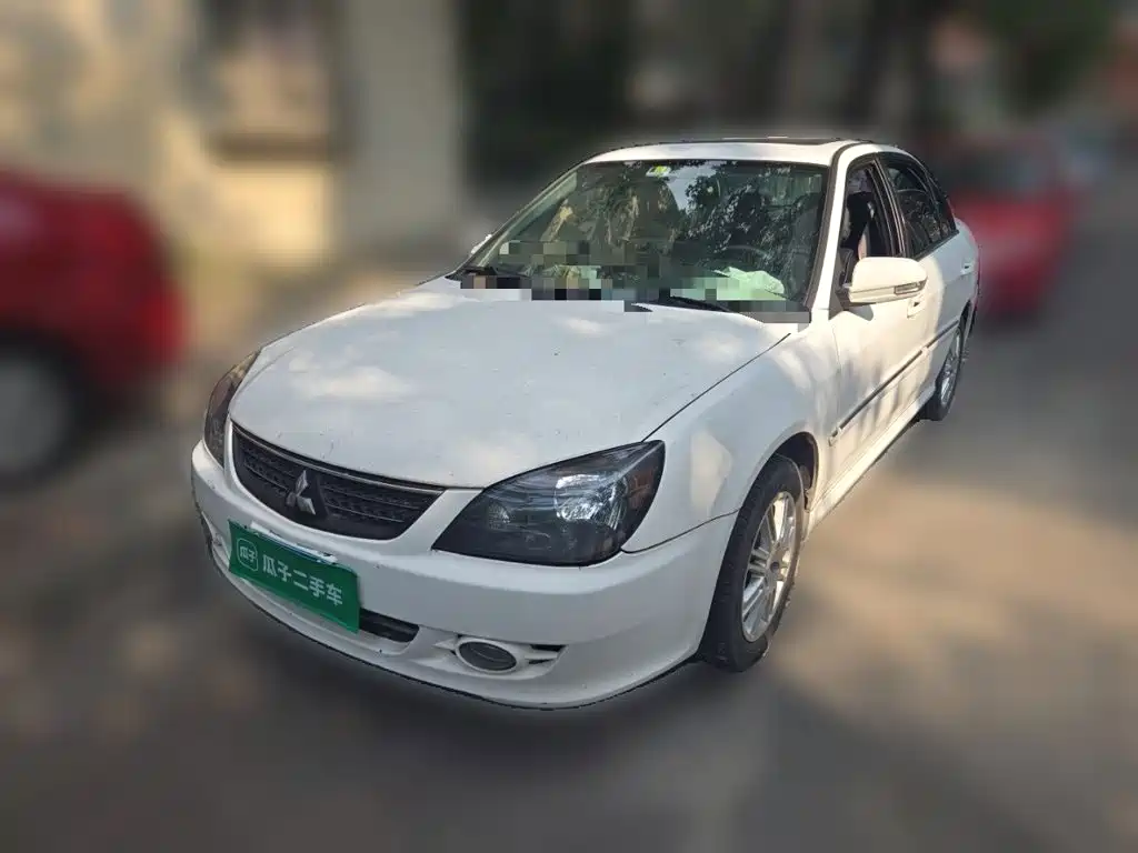 Mitsubishi Лэнс.