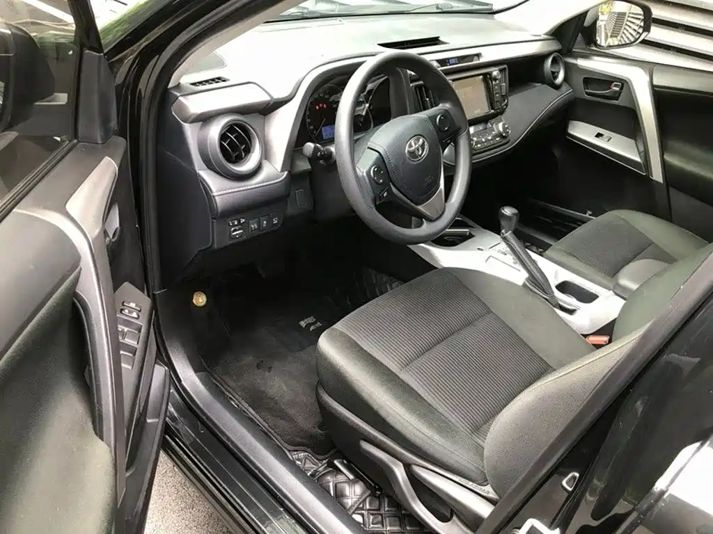 Toyota RAV4 — миниатюра 8