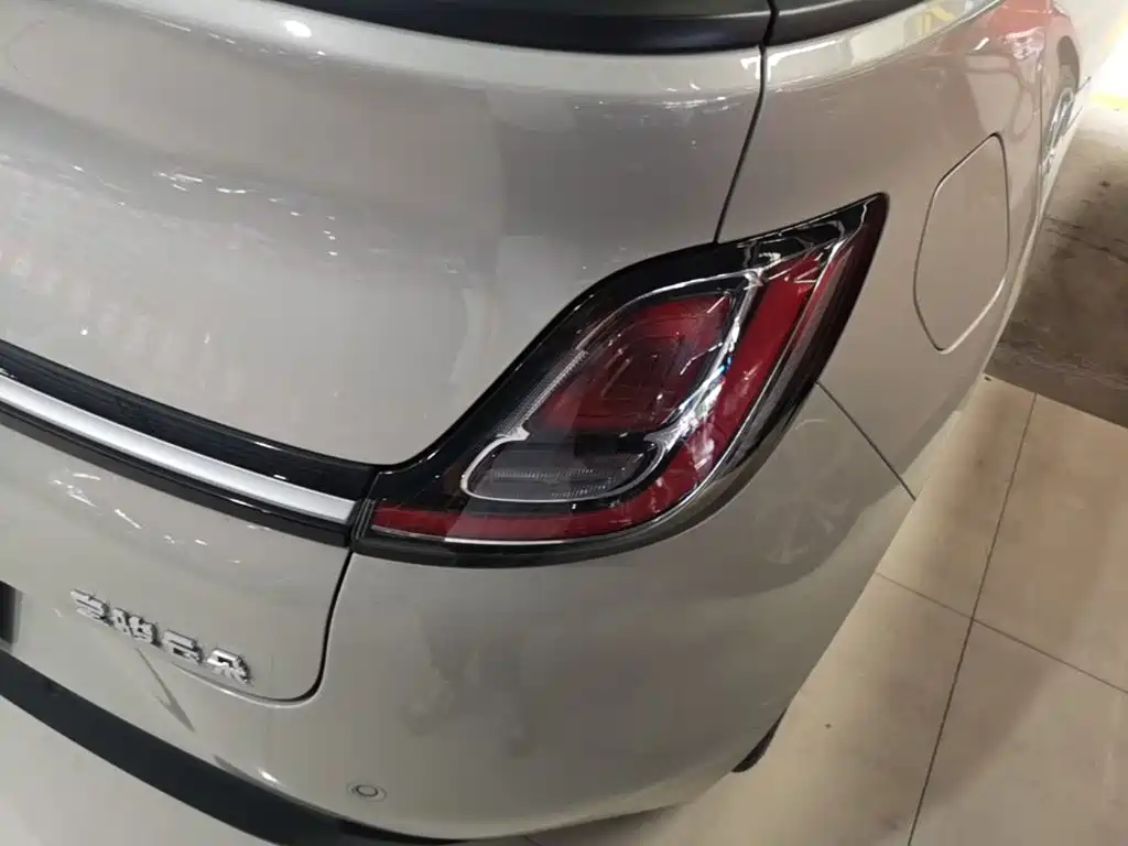 Baojun Yunduo — миниатюра 8