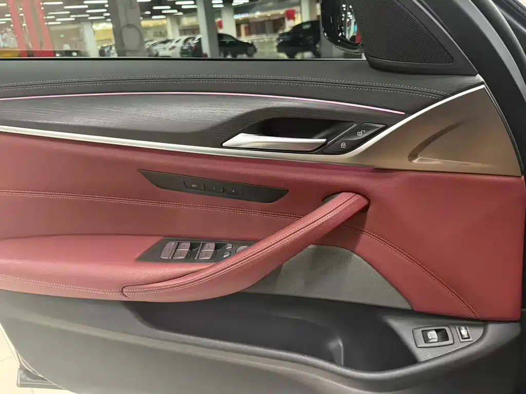BMW 5 Series New Energy — миниатюра 14
