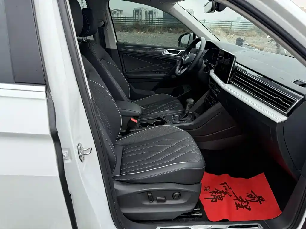 Volkswagen Tiguan L — миниатюра 17