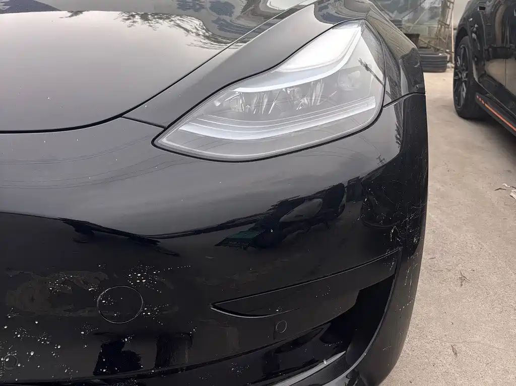 Tesla Model 3 — миниатюра 4