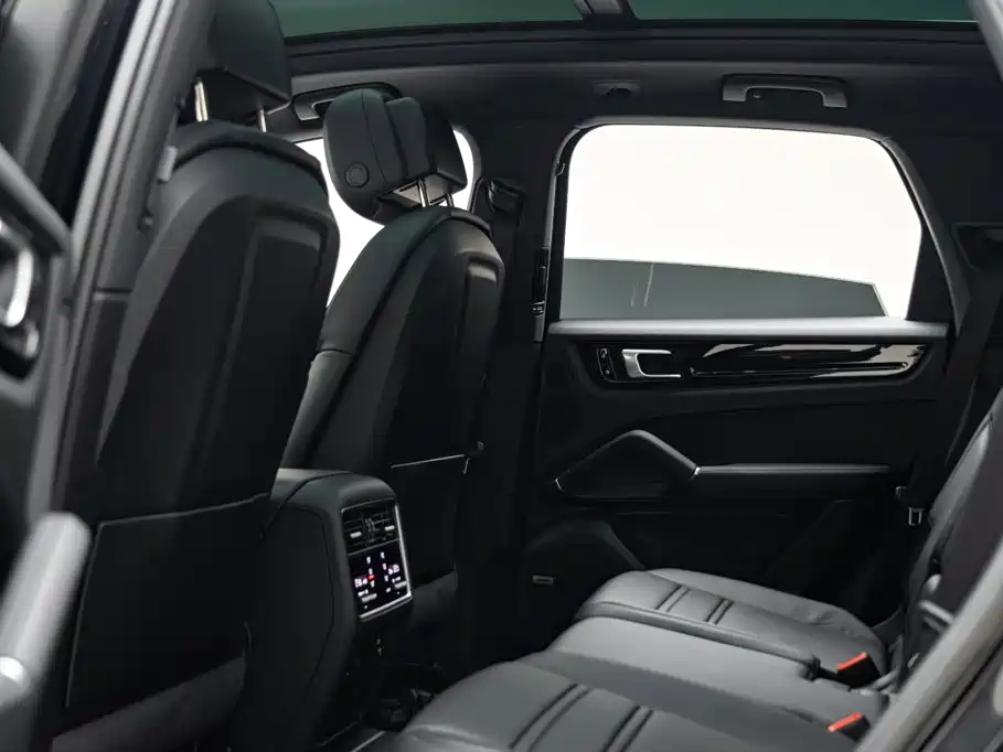 Porsche Cayenne Hybrid — миниатюра 12