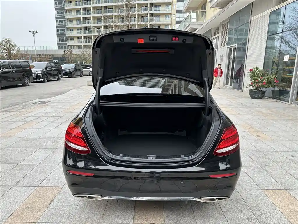 MERCEDES-BENZ E CLASS