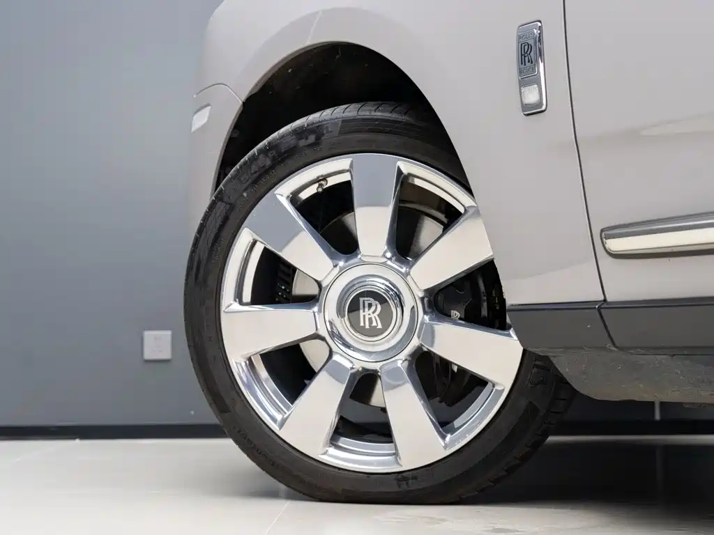 Rolls-Royce Cullinan 2018 мест