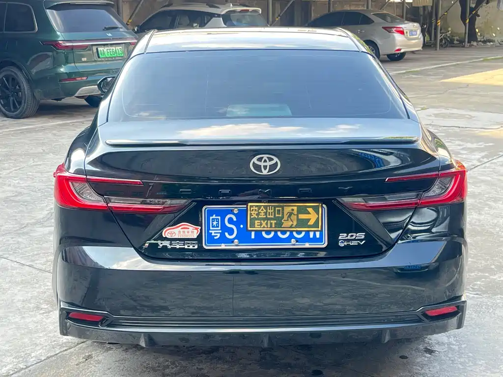 Toyota Camry — миниатюра 5