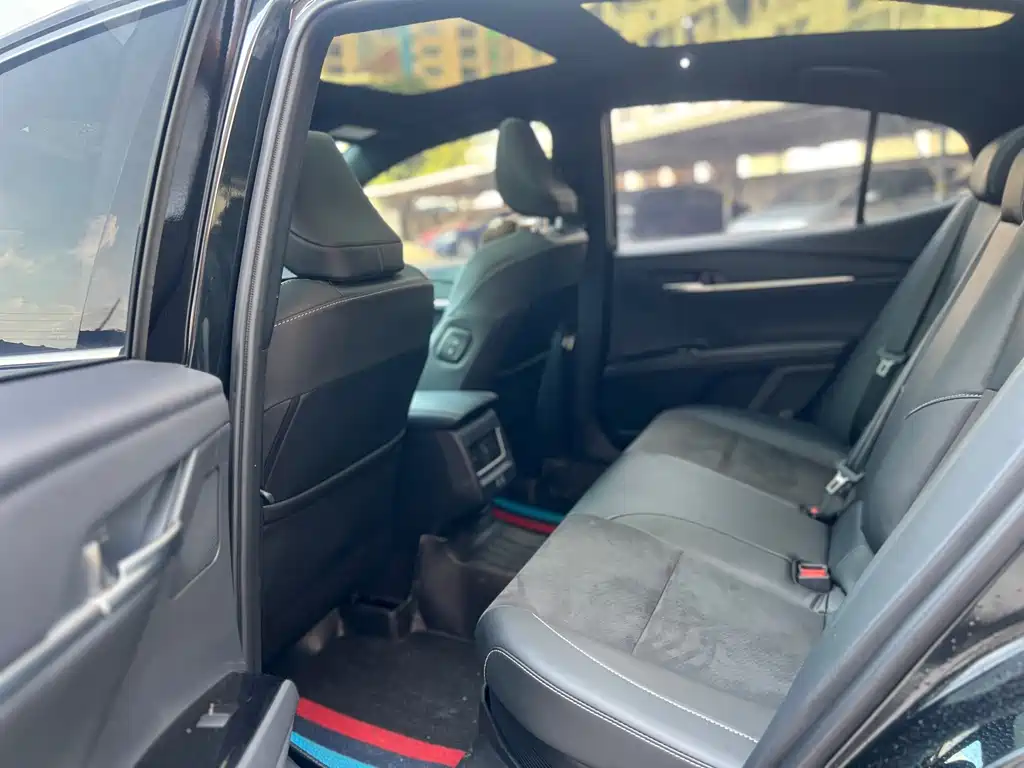 Toyota Camry — миниатюра 19