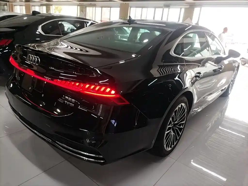 Заказать Audi A7L 2026 года за 6 668 866 ₽  из Китая