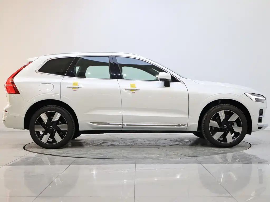 VOLVO XC60 PLUG IN HYBRID