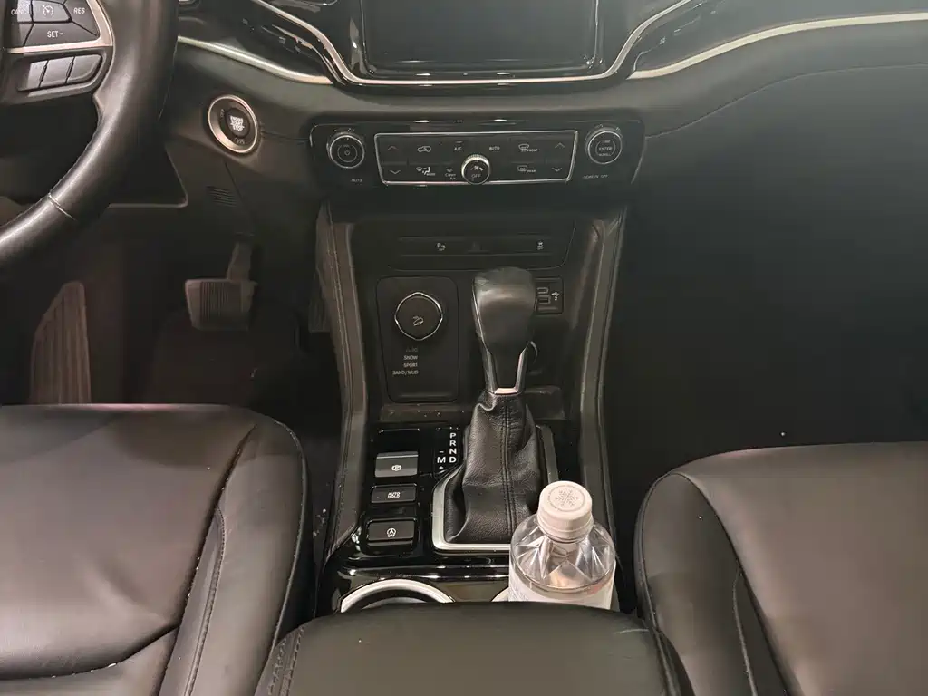Jeep Grand Commander — миниатюра 10