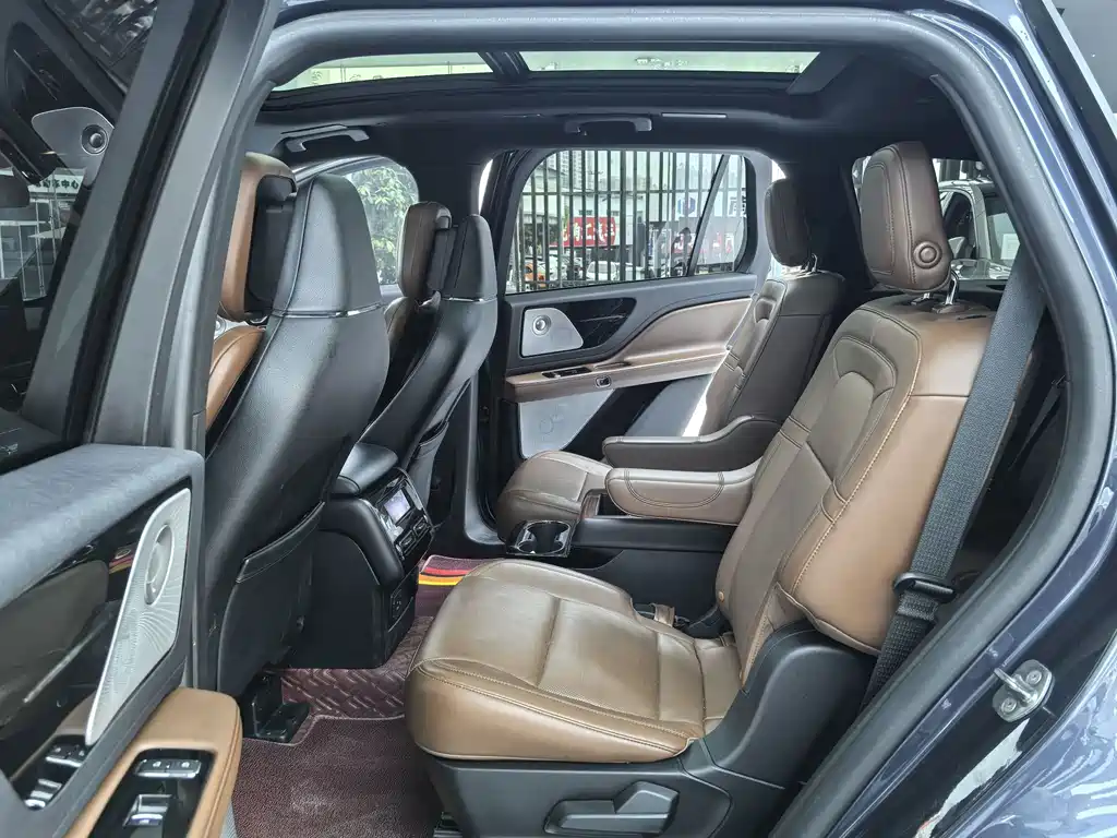 Lincoln Aviator — миниатюра 10