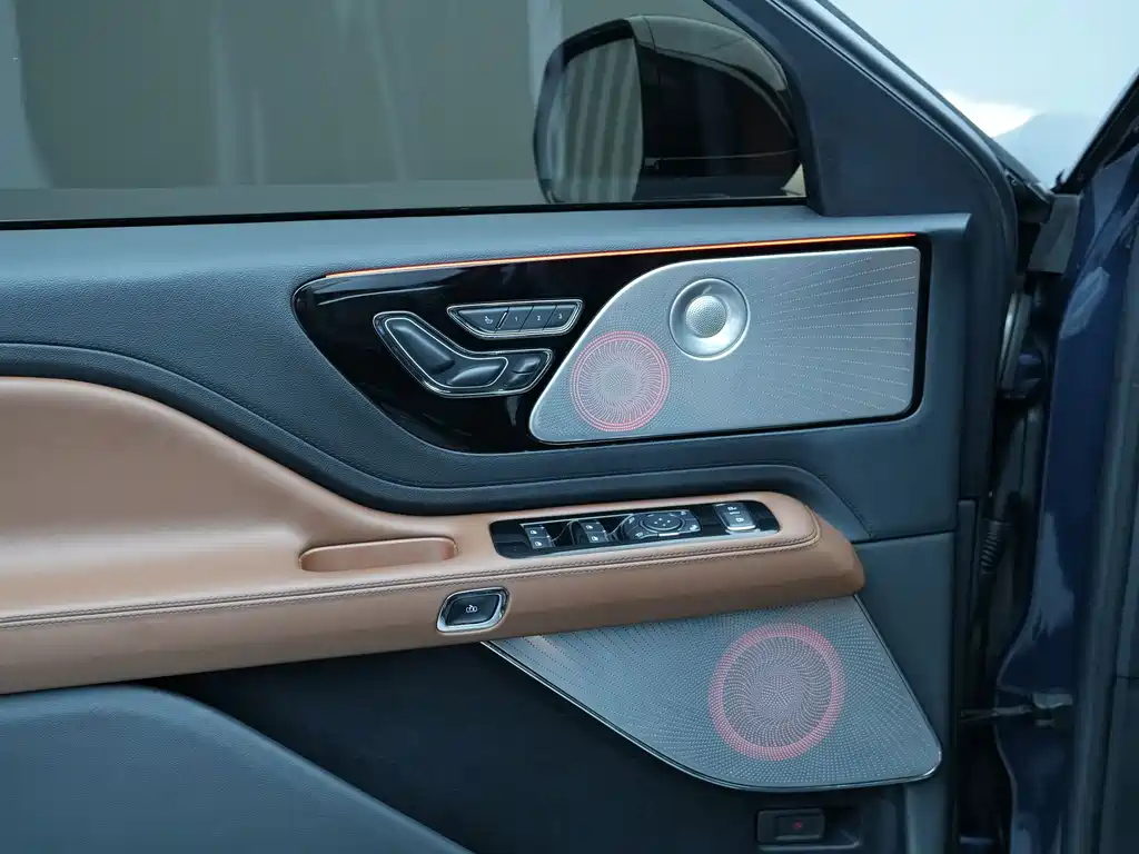 Lincoln Aviator — миниатюра 8