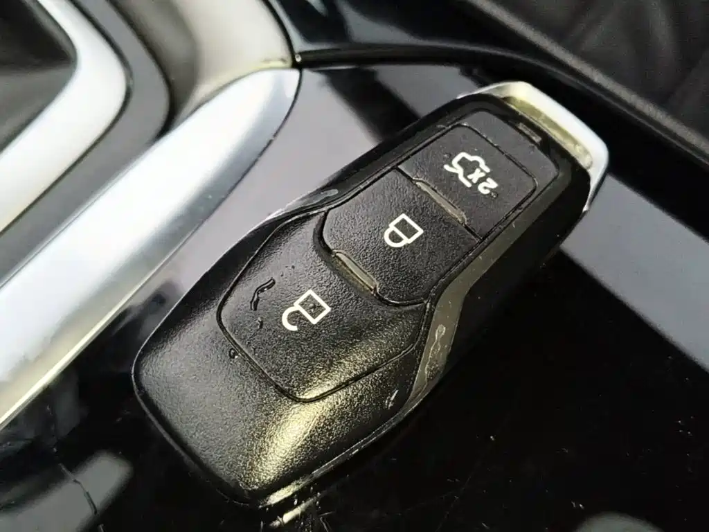 Ford Mondeo — миниатюра 9