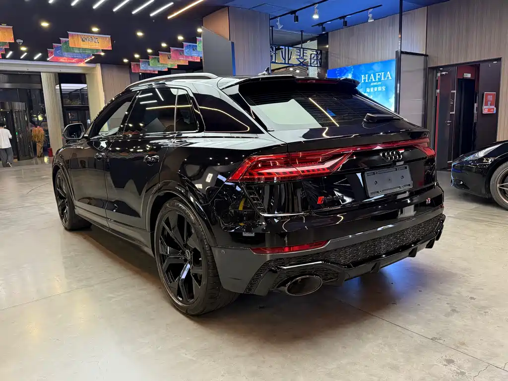 AUDI RS Q8