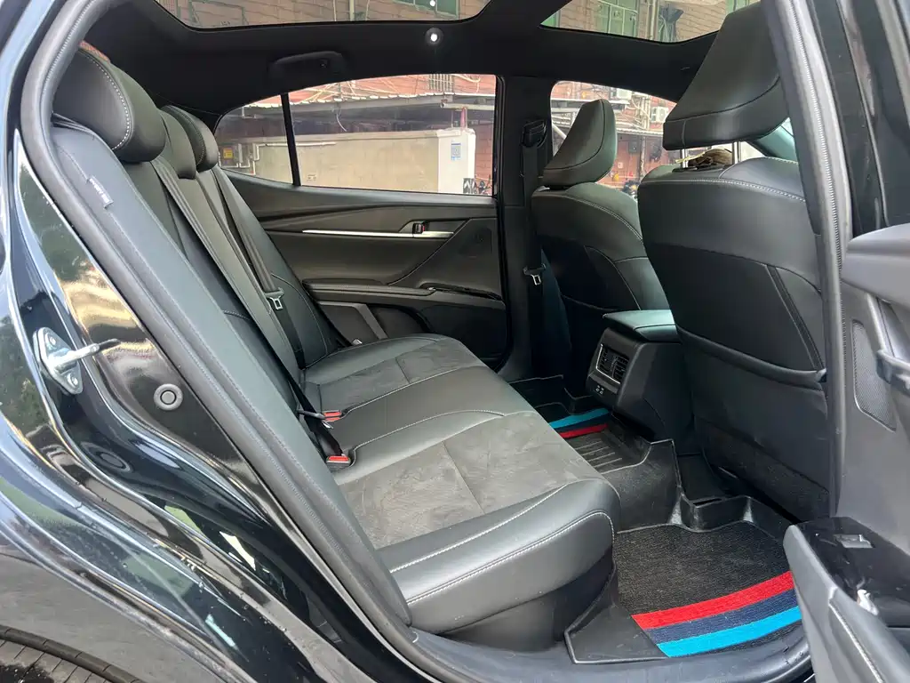 Toyota Camry — миниатюра 16