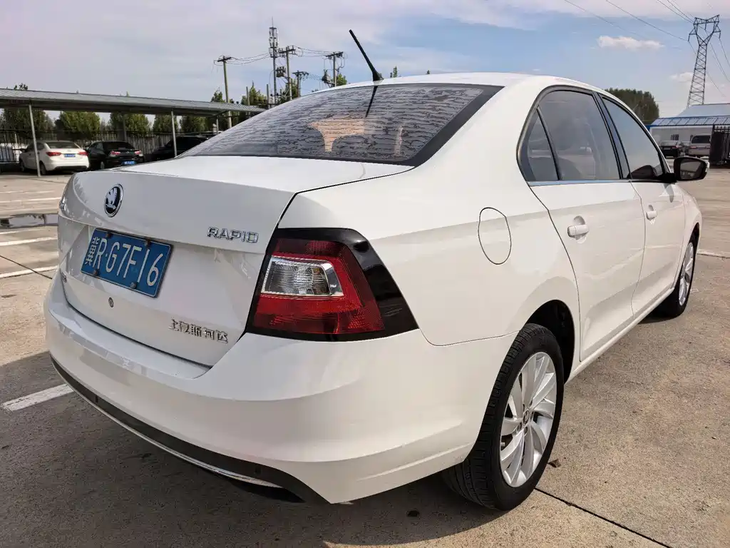 Skoda Rapid — миниатюра 4