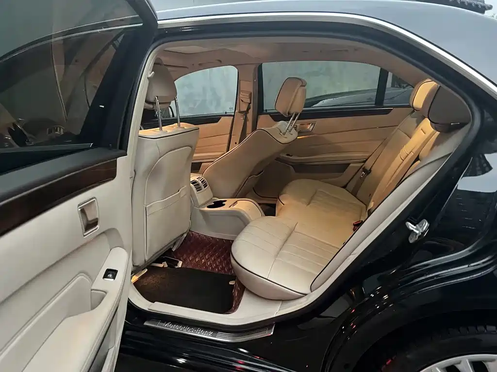 Mercedes-Benz E-Class — миниатюра 3