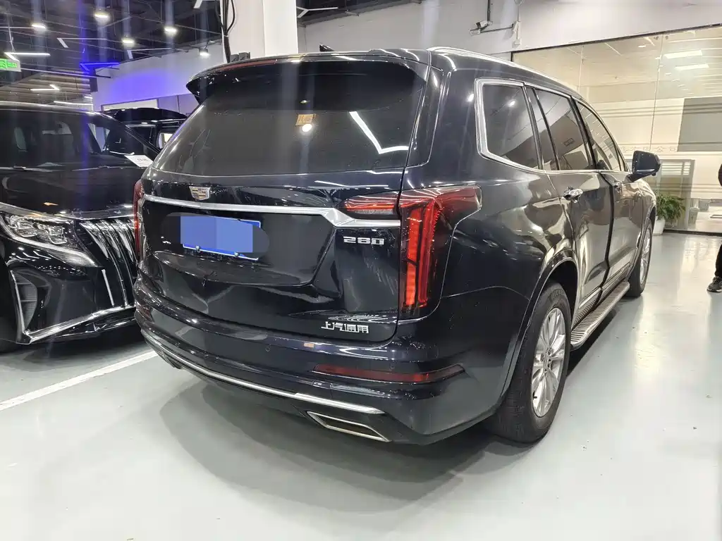 CADILLAC XT6
