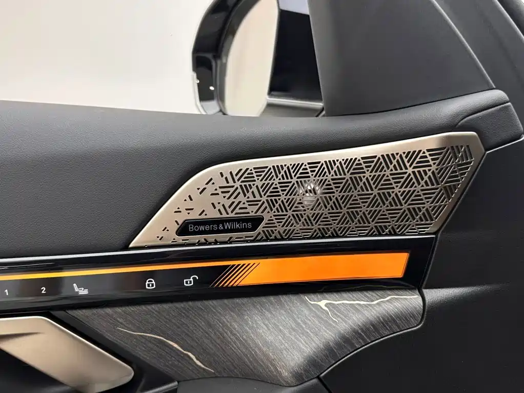 BMW 5 Series — миниатюра 15